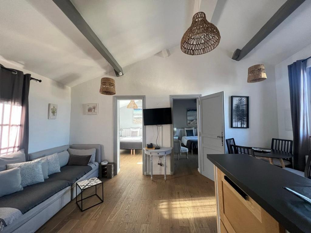 Appartement A 50 M De La Place Aux Herbes Uzes Exterior photo